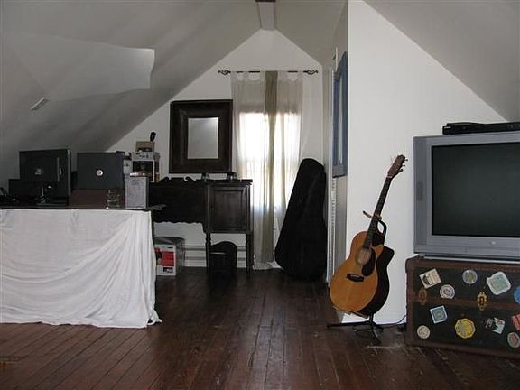 4th image of 28 Graves St