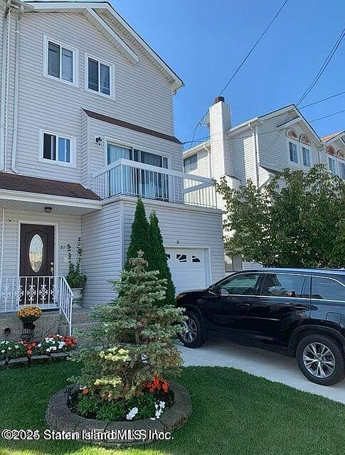 1st image of 514 Travis Ave