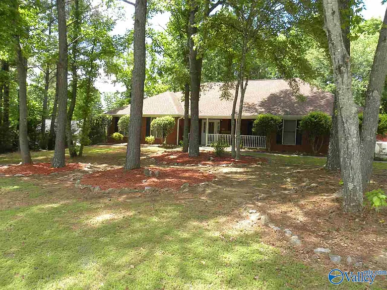 111 Capote Dr — Photo 3