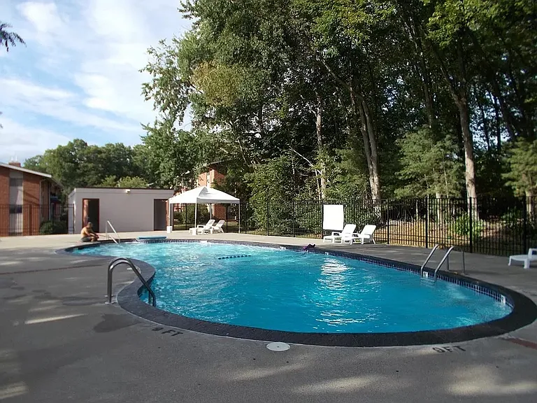 10 Crescent Dr #3 — Photo 12