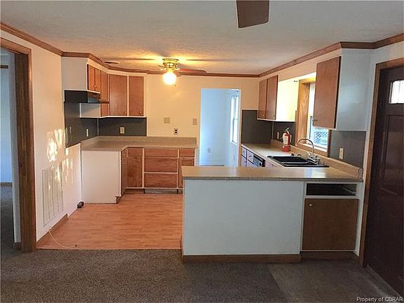 2nd image of 5879 York Haven West Dr