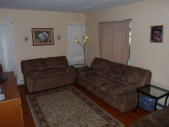 3rd image of 1110 NW Elm Ave