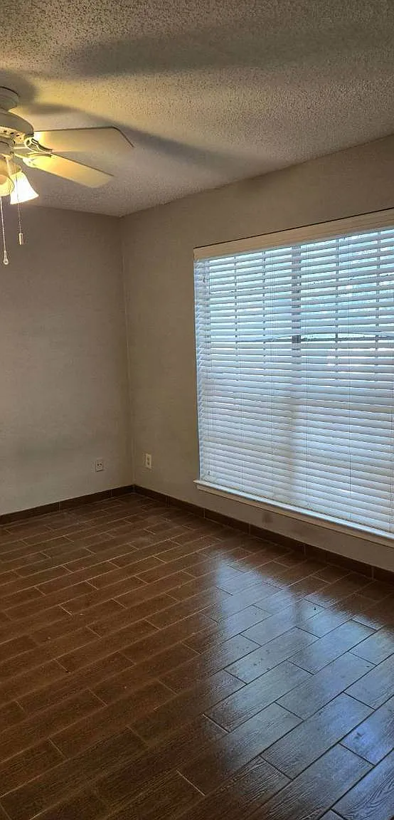 2 bed, 1054 sqft, $1,498 — Photo 2