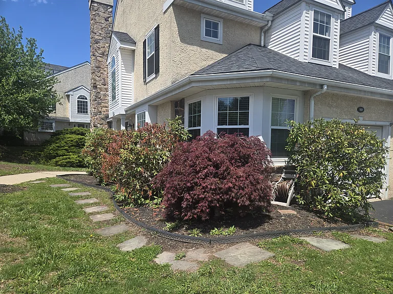 1601 Coventry Pointe Ln — Photo 1