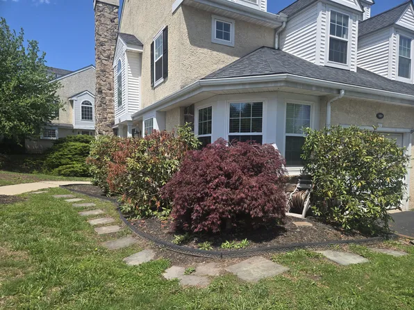 1601 Coventry Pointe Ln, Pottstown, PA 19465