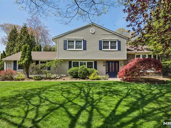 459 Ellis Pl, Wyckoff, NJ 07481
