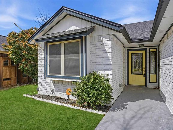 5th image of 2413 SW 41st St