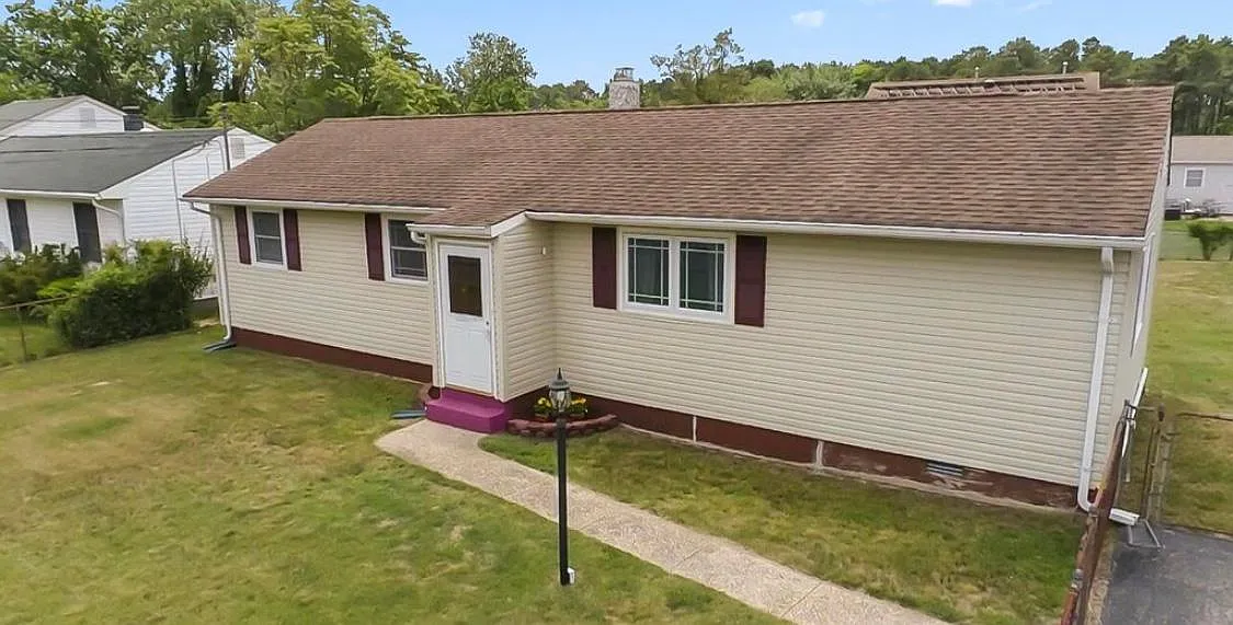 4 bed, $3,275 — Photo 1