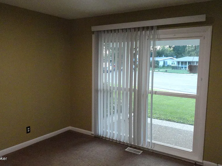1913 Claremoor Dr — Photo 29