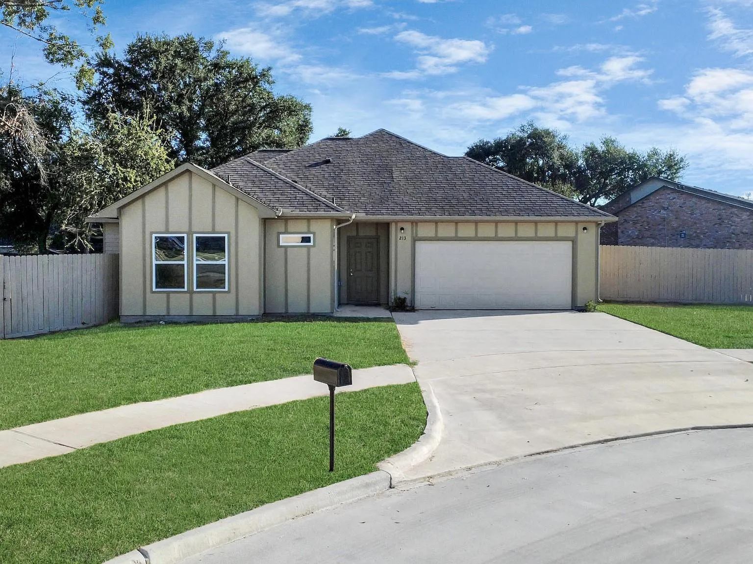 4 bed, 2.0 bath, 1994 sqft, $2,200 — Photo 1