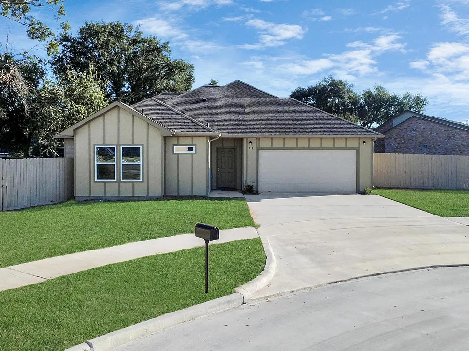 205 Memon Ln