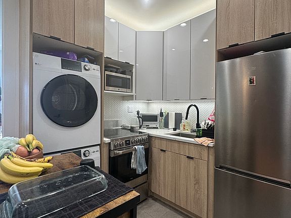 2nd image of 1468 Fulton St APT 2R