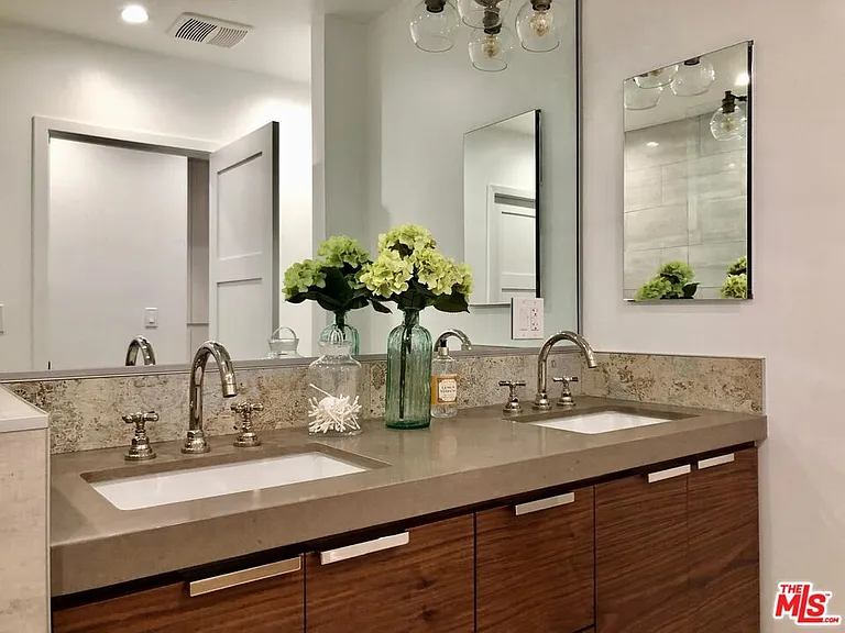 4217 Irvine Ave — Photo 14
