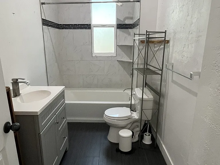 568 W 300 N #1 — Photo 12