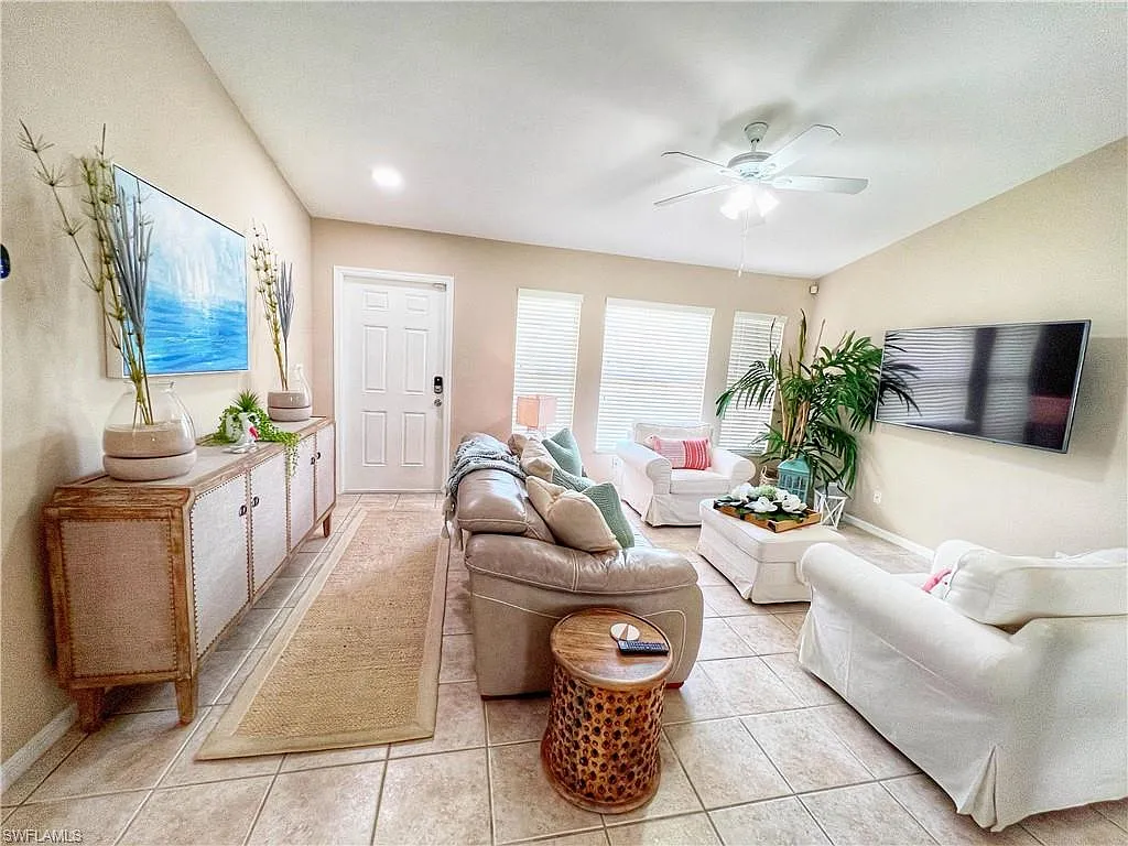3 bed, 2.0 bath, 1212 sqft, $2,500 — Photo 3