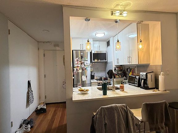 3rd image of 322 W 57th St APT 18R
