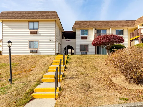 16 Club House Drive #3H, Fishkill, NY 12524