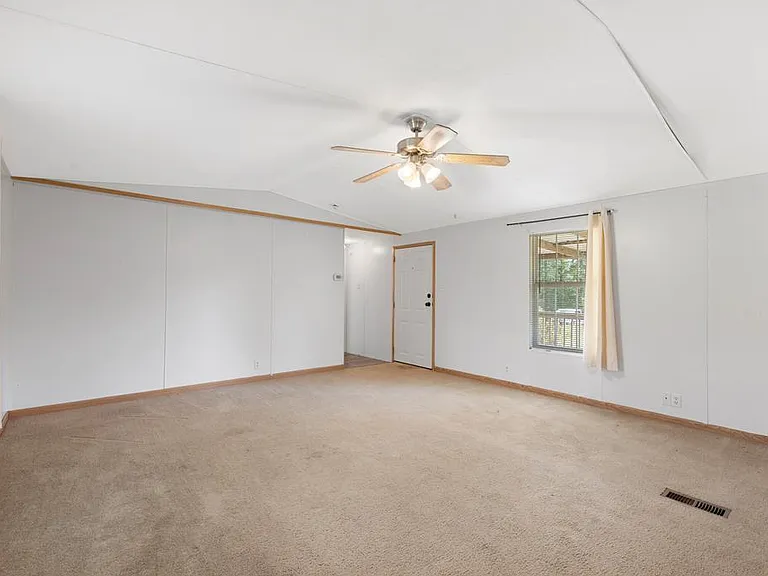 460 Red Oak Dr — Photo 3