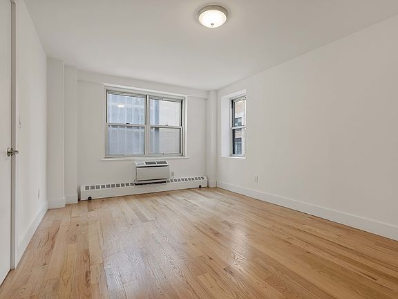 4th image of 300 E 46th St #A10e