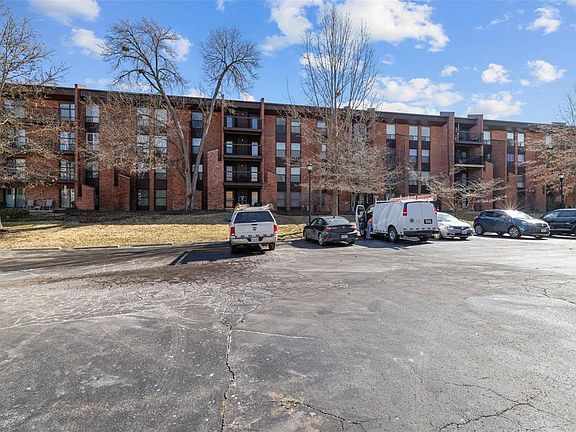 2nd image of 585 Coeur De Royale Dr APT 305