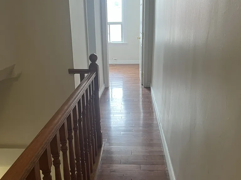 916 Bloor St W #UPPER — Photo 6