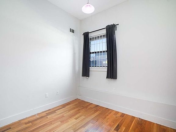 5th image of 164 Throop Ave APT 1