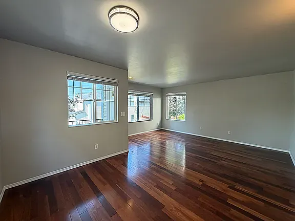 5950 31st Ave SW — Photo 2