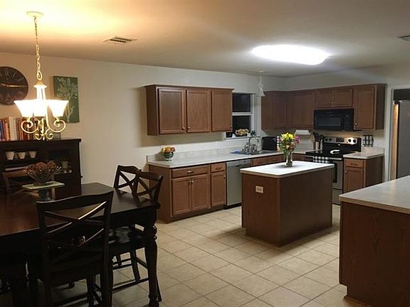3rd image of 1721 Lesli Dr