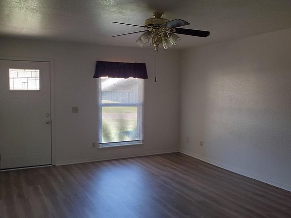 4th image of 1024 N Oak Ct