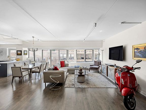 4th image of 217 W 19th St APT 6S