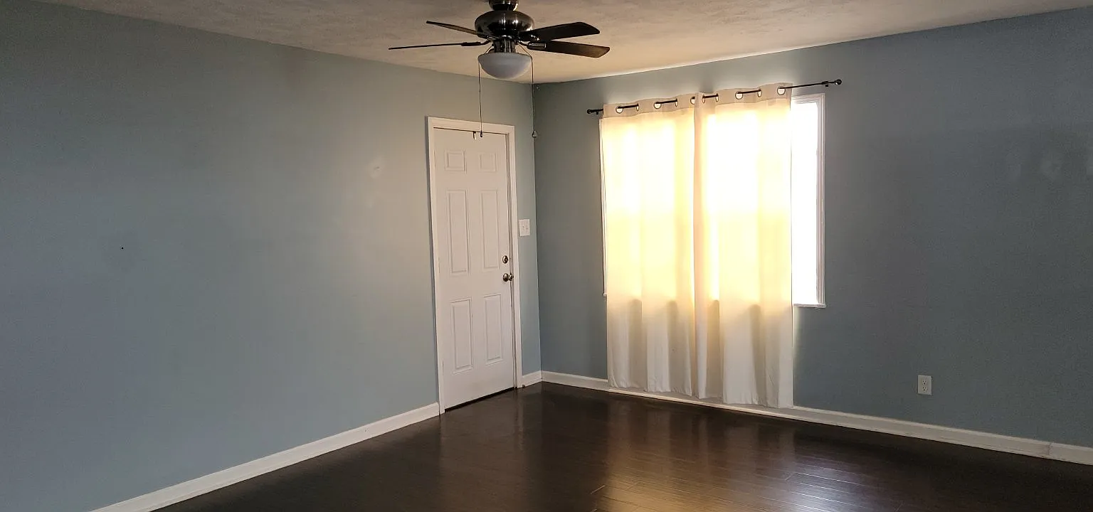 2 bed, 1.0 bath, $950 — Photo 4