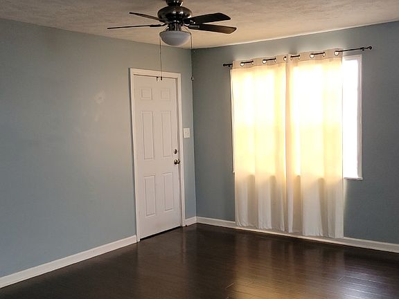 4th image of 100 E Maggie St