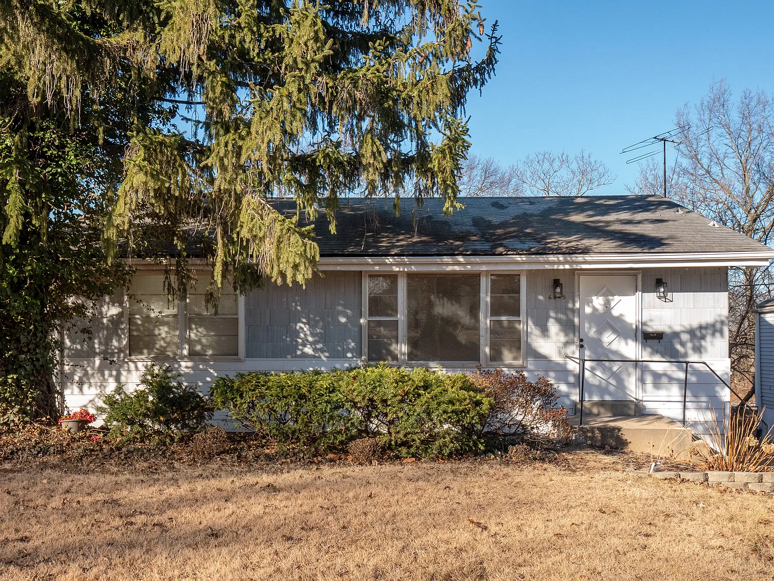 Updated 3 Bedroom Home — Photo 2