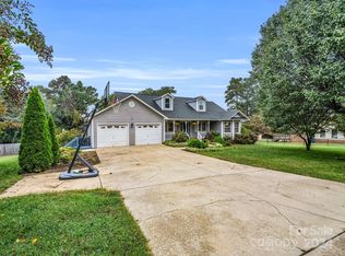 219 Weatherstone Dr, Forest City, NC 28043