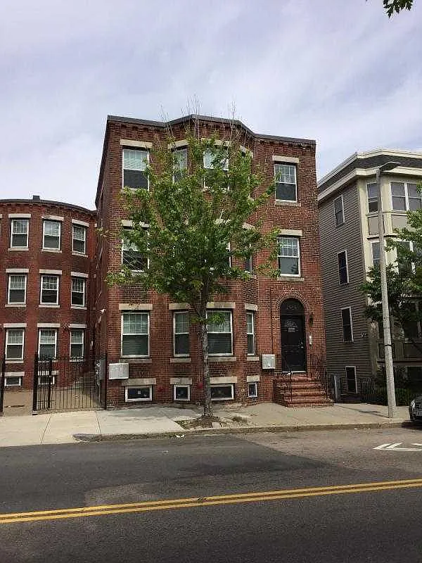 Washington St — Photo 2