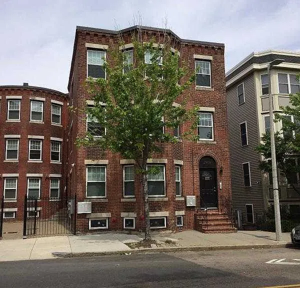 Washington St — Photo 2