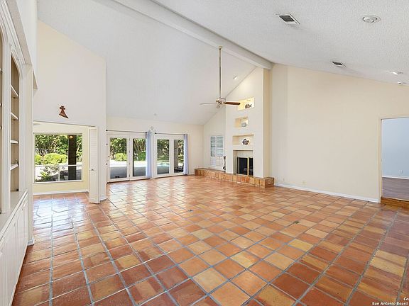3rd image of 206 POST OAK WAY