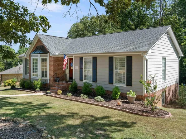 6221 Victoria Dr, Pelham, AL 35124