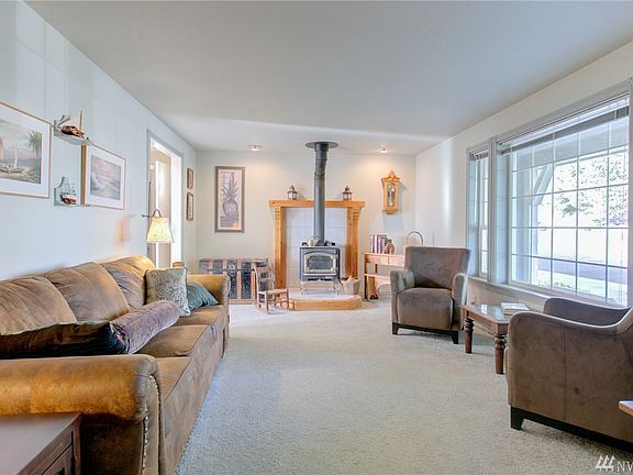 5th image of 4844 Bluff Dr NE