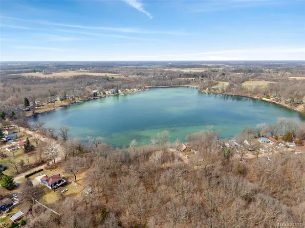 15050 Longfield Dr, Linden, MI 48451