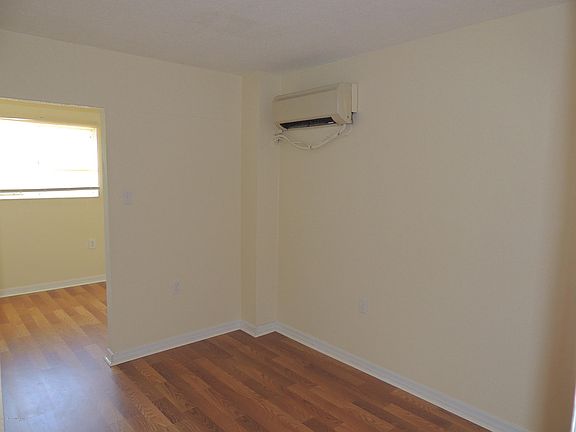 2nd image of 211 Circle Dr APT 19