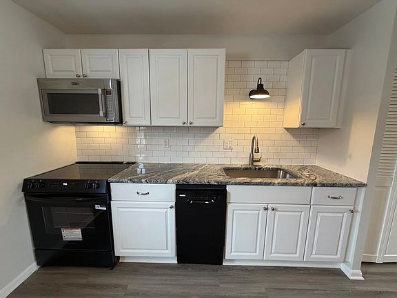 3rd image of 103 Wesley St Unit 1