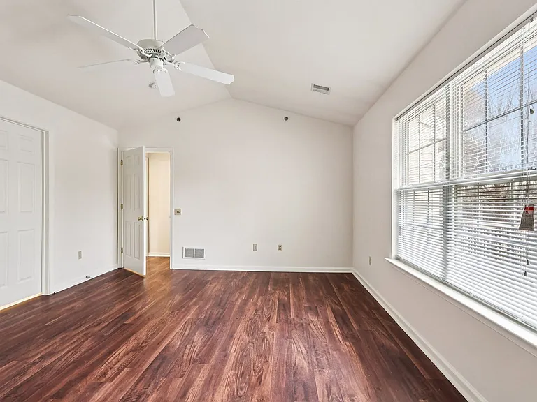 Autumn Park Apartments — Photo 23