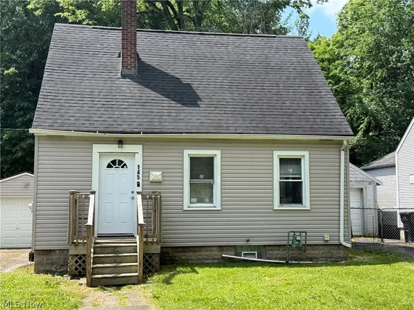 145 Homestead Dr, Youngstown, OH 44512