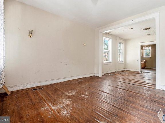 2nd image of 2700 Ashland Ave