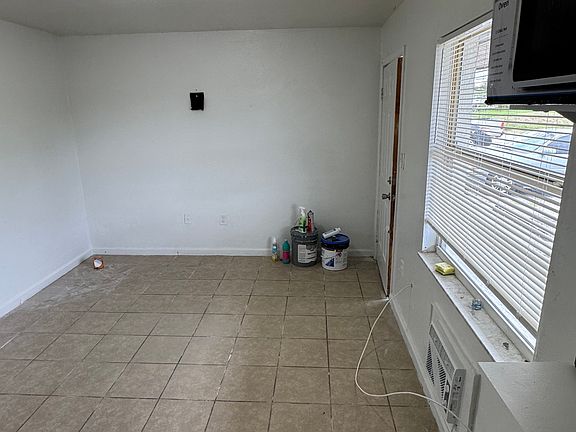 4th image of 213 Garrett Rd #3