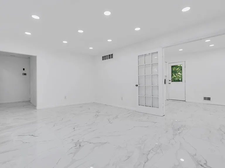 2556 Woodland Rd — Photo 15