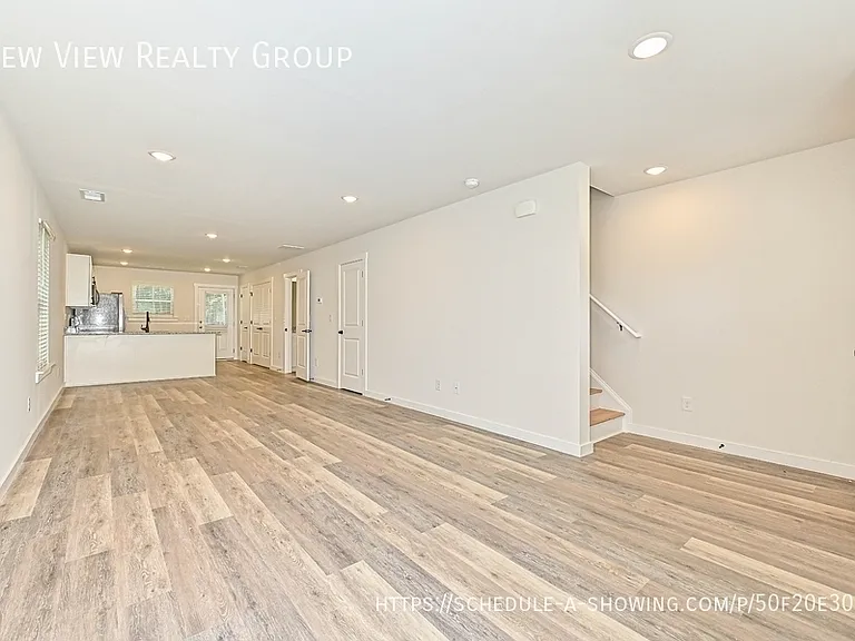 514 12th Ave NE — Photo 4
