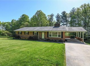 2929 Lakawanna Dr, Walkertown, NC 27051