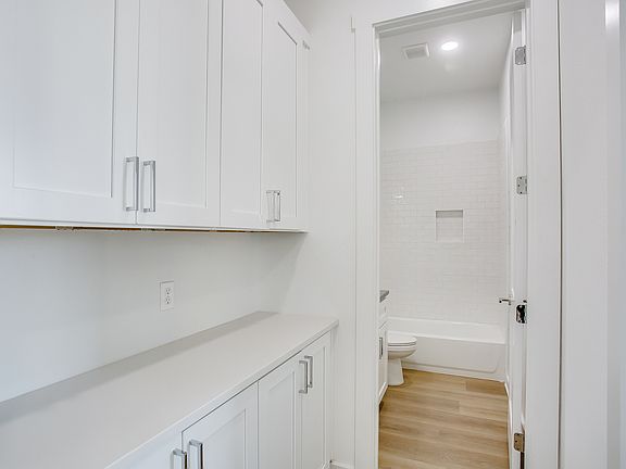 5th image of 11704 Savannah Ave